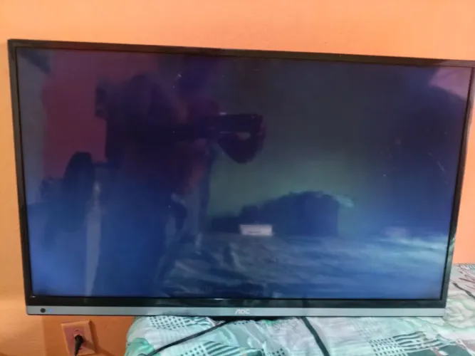 TV 49" AOC VISOR QUEIMADO SÓ 100 REAIS.ou troco em algum.