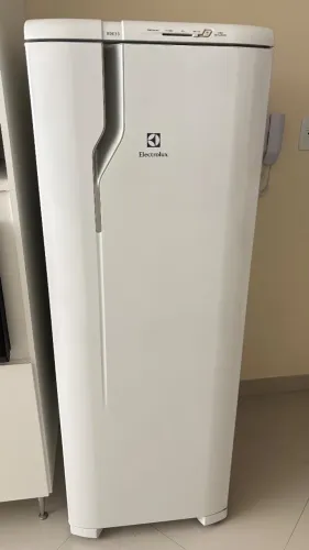 Geladeira Electrolux 240l 110V
