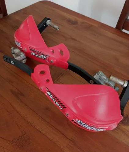 PROTETOR DE MÃO PARA MOTOS