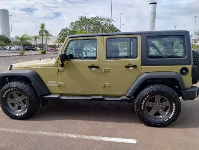 Jeep Wrangler Unlimited Sport 3.6 V6 284cv 4P 2013