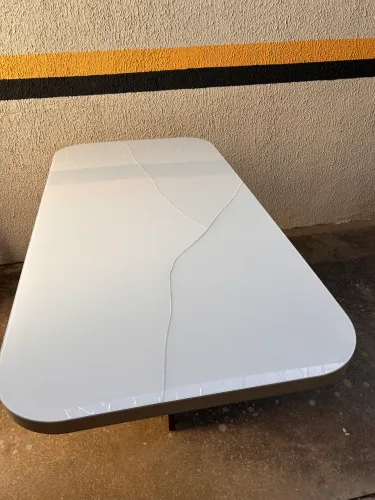 Mesa de Centro Moderna Branca com Base Amadeirada - Ótimo Custo-Benefício