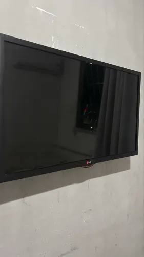 Vendo duas TVs com defeito