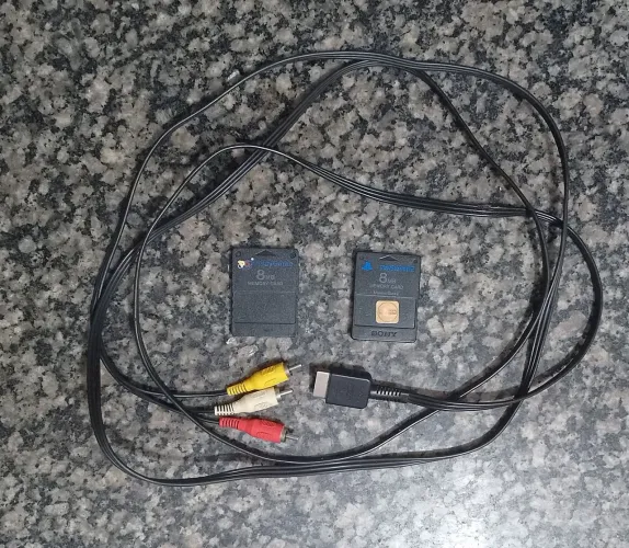 Memory card e cabo AV (Ps2 original)