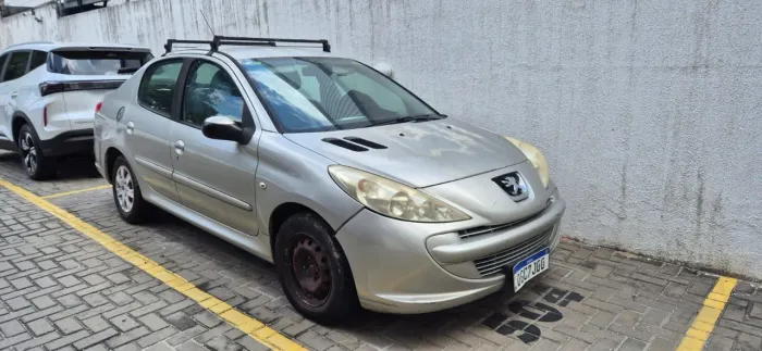 Peugeot 207 Sedan Passion XR 1.4 Flex 8V 4P 2013