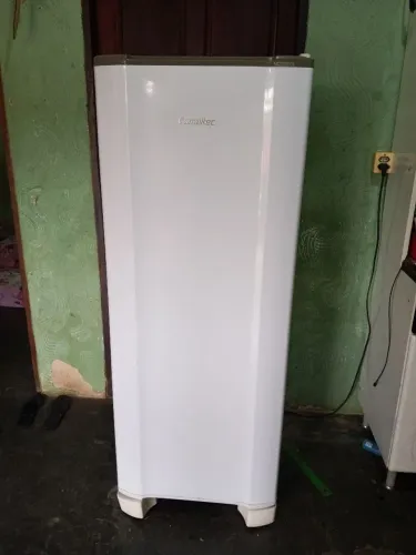 Vendo geladeira Esmaltec 