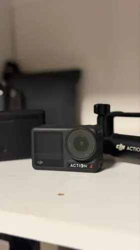 Câmera de Ação DJI Osmo Action 4 Adventure Combo