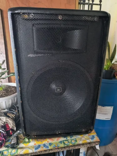 Vendo caixa som datrel de 15 polegadas foncionando normalmente