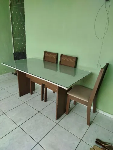 Conjunto de Mesa com 6 Cadeiras