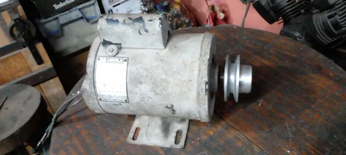 Motor elétrico monofásico de baixa rotação 
