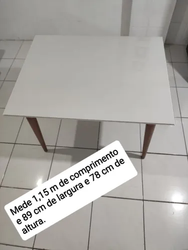 Mesa madeira c /tampo de vidro