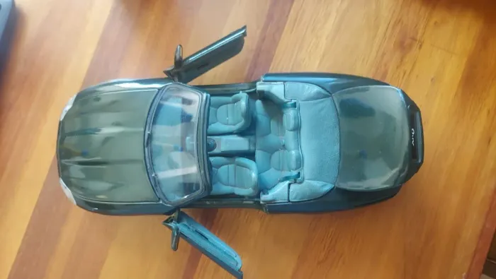 Miniatura Jaguar XK8 1:18