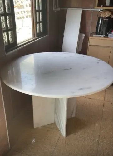 Mesa de mármore branco