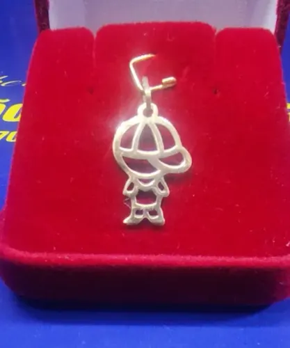 Pingente Menino Boneco Boné Ouro 18 Kilates Peso 0.60 Grama 20 mm