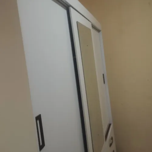 Guarda roupas casal com espelho cor branca