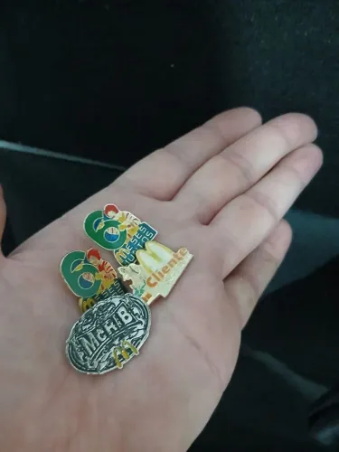 Lote Antigo Pins Colecionáveis McDonald's Vintage - 4 Peças Raridade