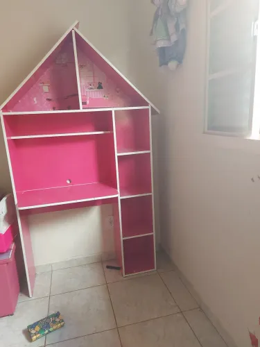 Mesinha em formato de casinha