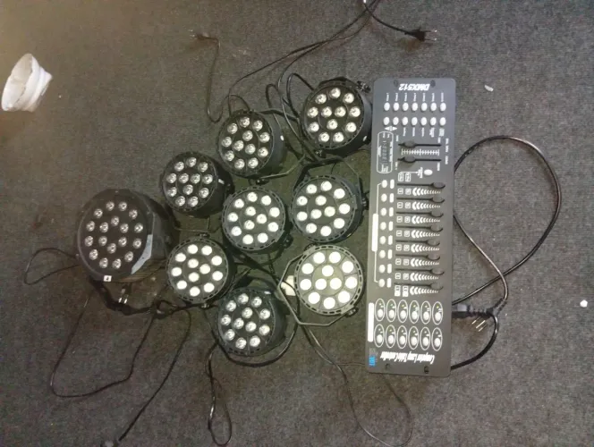 Kit de iluminação completo. Mesa DMX e Par Leds