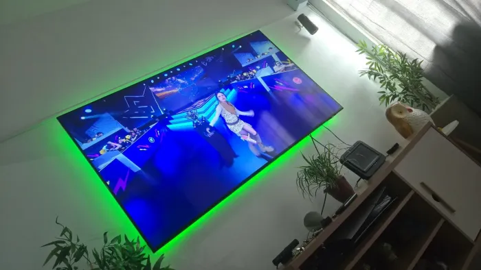 Por motivo de mudança,vende-se tv samsung 70 polegadas ,controle sem pilha semi nova.