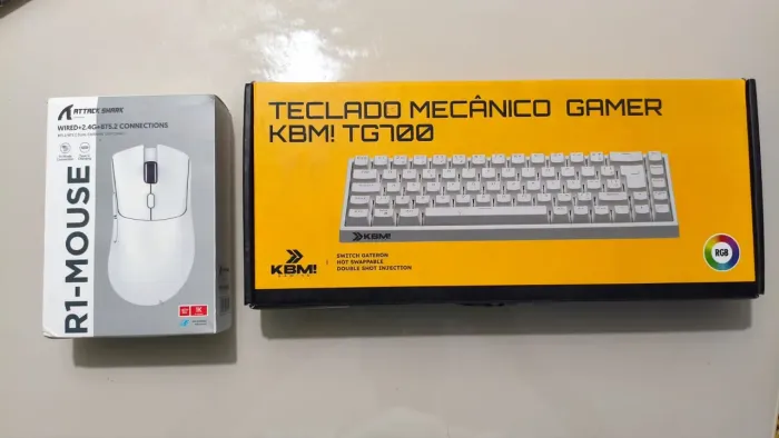 Kit Gamer Attack Shark R1 + Teclado Mecânico KBM! TG700 RGB