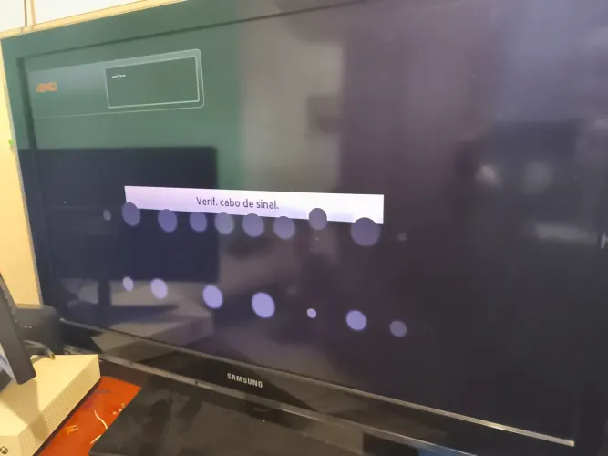 Televisão com bolha na tela, porém dá pra assistir normal