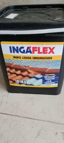 Manta líquida emborrachada incolor.