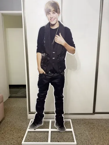 Display tamanho real do Justin Bieber 