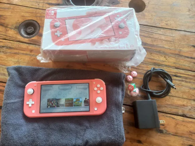 Vendo ou Troco Nintendo Switch Lite Desbloqueado, 256gb, na caixa + brinde
