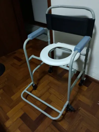 Cadeira de banho sem uso D30
