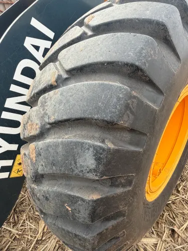 Pá carregadeira Hiunday 745-9 