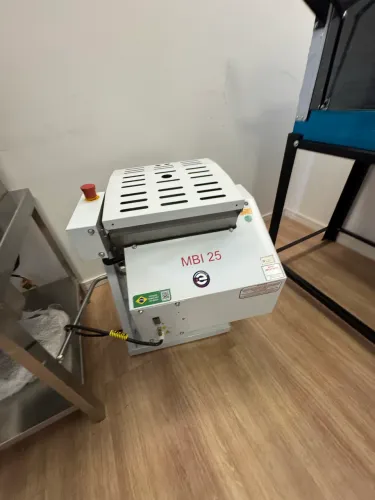 Amassadeira basculante 25kg Gastromaq nova 