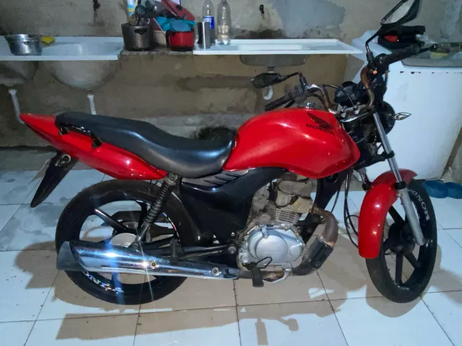 Troco moto por carro em boas condições