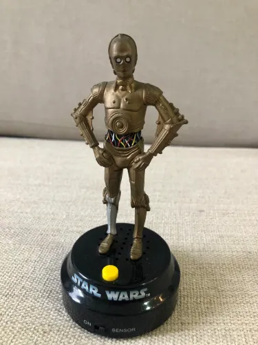 Boneco C-3PO Star Wars eletrônico 
