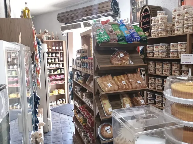 Casa de Laticínios e produtos mineiro de esquina na Zona Leste de SP. Ref; 2393