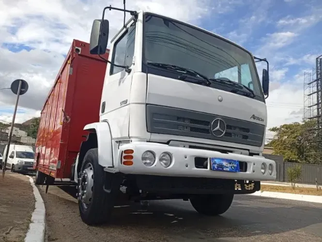 MERCEDES BENZ 1719 BAÚ DE BEBIDAS