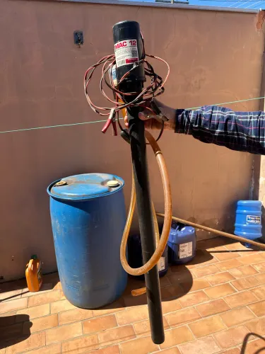 Tambor de 200 litros + Bomba Elétrica de transmissão de combostivel.