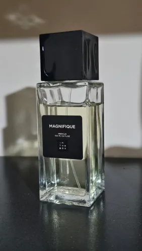 Perfume magnifique in the box
