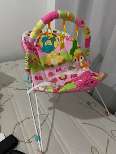 Cadeirinha vibratória musical