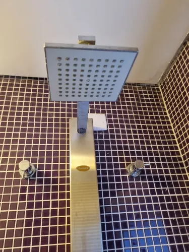 Coluna hidromassagem inox Jacuzzi para box