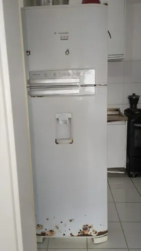 Geladeira Electrolux 430L Frost Free, precisando de reparos mas FUNCIONANDO PLENAMENTE.