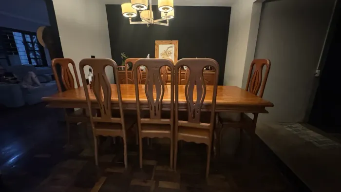 Mesa em madeira maciça em peroba rosa 