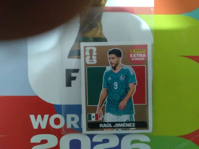 Figurinha legend bronze raúl jiménez