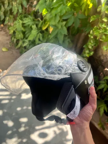 Capacete New Liberty 3 no plástico pra vender hoje
