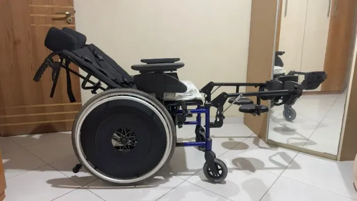 Cadeira de rodas reclinável