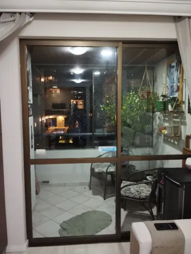 Vendo porta de alumínio bronze em ótimo estado 