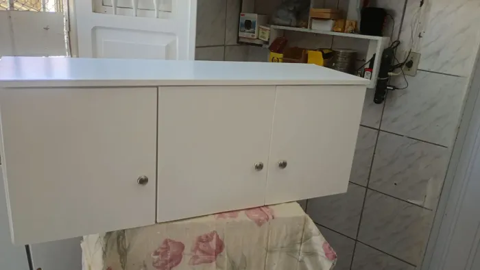 Armário de parede novo.