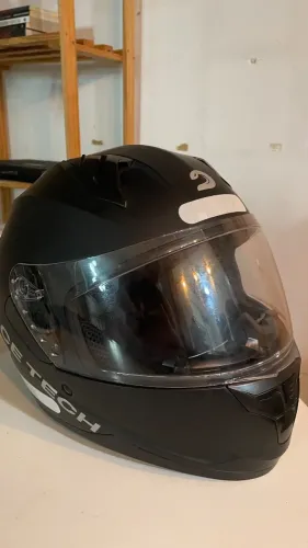 Capacete preto