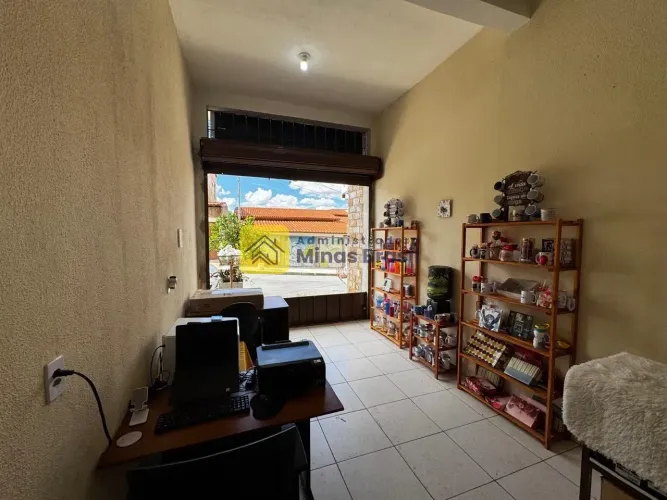 Loja com aproximadamente 23m²