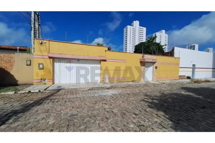 CASA EM LAGOA NOVA COM 5 QUARTOS