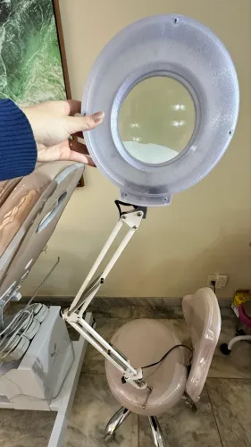 Lupa luminária estética com suporte para maca