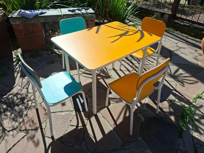 Mesa escolar 4 lugares - ideal para casa, escolinha ou clínica